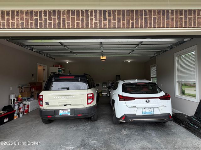 9805 Sunnys Halo Ct, Louisville, KY 40214