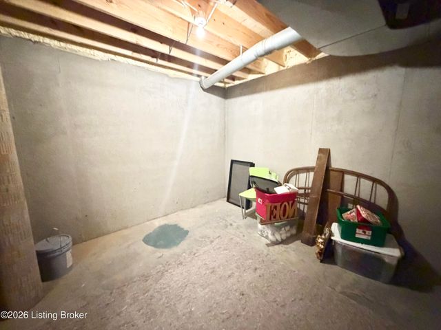 9805 Sunnys Halo Ct, Louisville, KY 40214