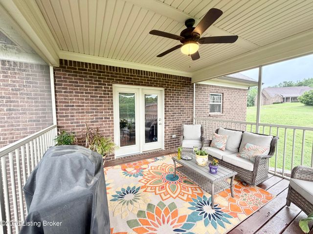 9805 Sunnys Halo Ct, Louisville, KY 40214