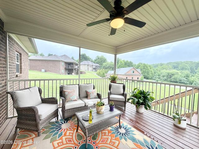 9805 Sunnys Halo Ct, Louisville, KY 40214