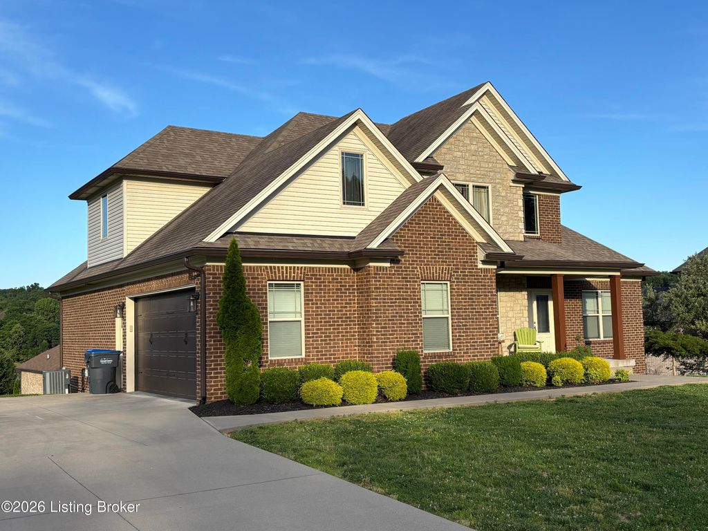 9805 Sunnys Halo Ct, Louisville, KY 40214