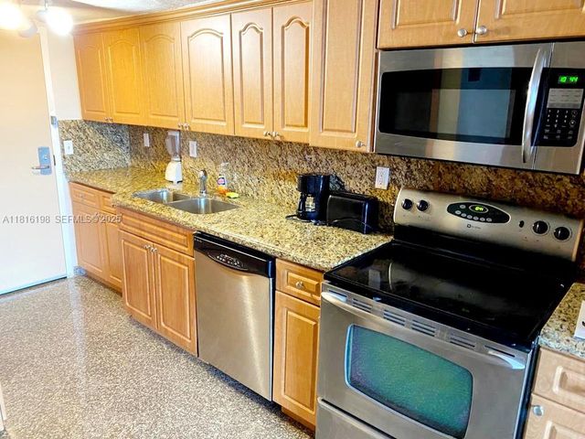 19201 Collins Ave 441, Sunny Isles Beach, FL 33160