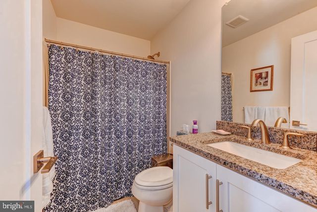 10 MANCHESTER DR, Hatboro, PA 19040