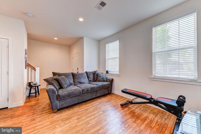 10 MANCHESTER DR, Hatboro, PA 19040