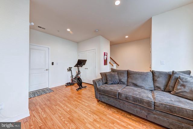 10 MANCHESTER DR, Hatboro, PA 19040