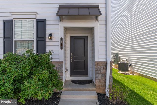 10 MANCHESTER DR, Hatboro, PA 19040