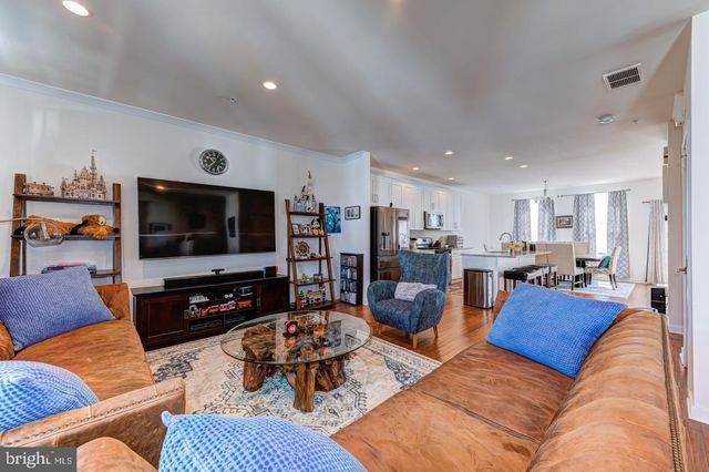 10 MANCHESTER DR, Hatboro, PA 19040