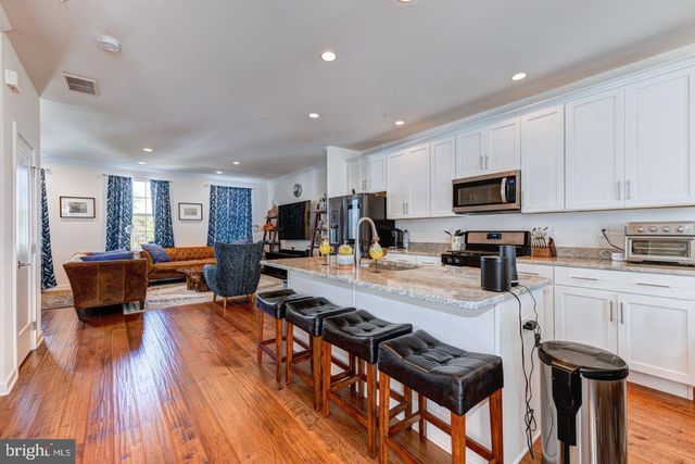 10 MANCHESTER DR, Hatboro, PA 19040