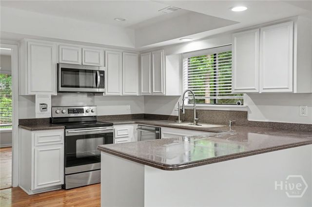14 Hemingway Drive, Savannah, GA 31411
