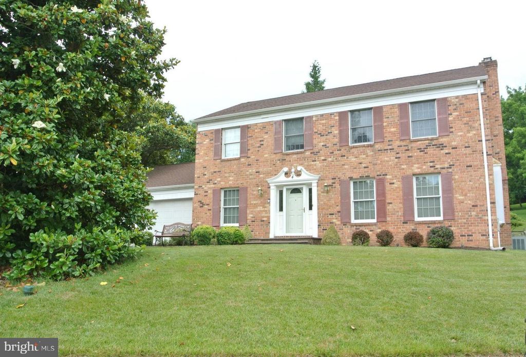 4 TEANECK CT, Lutherville Timonium, MD 21093