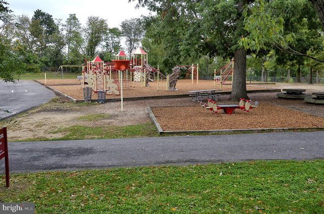 2906 S BUCHANAN ST, Arlington, VA 22206