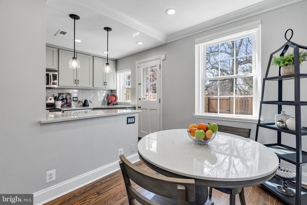 2906 S BUCHANAN ST, Arlington, VA 22206