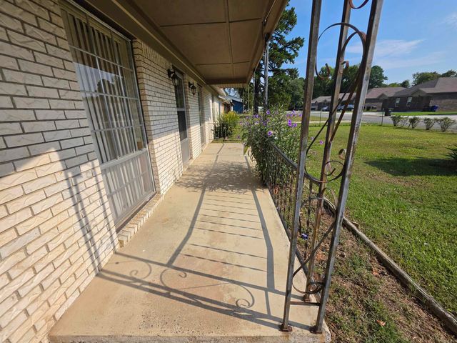 415 S Center, Conway, AR 72034