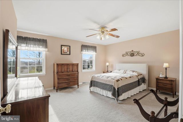 135 BRIDLE PATH, New Holland, PA 17557