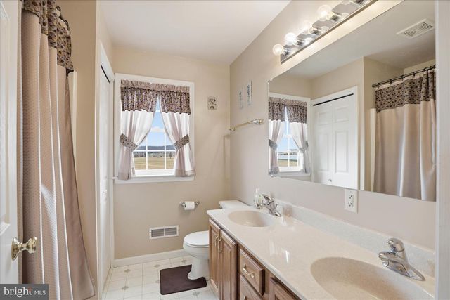 135 BRIDLE PATH, New Holland, PA 17557