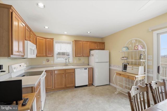 135 BRIDLE PATH, New Holland, PA 17557