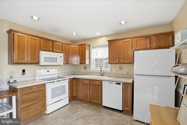 135 BRIDLE PATH, New Holland, PA 17557