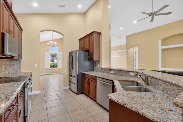 13 New Oak Leaf Dr, Palm Coast, FL 32137