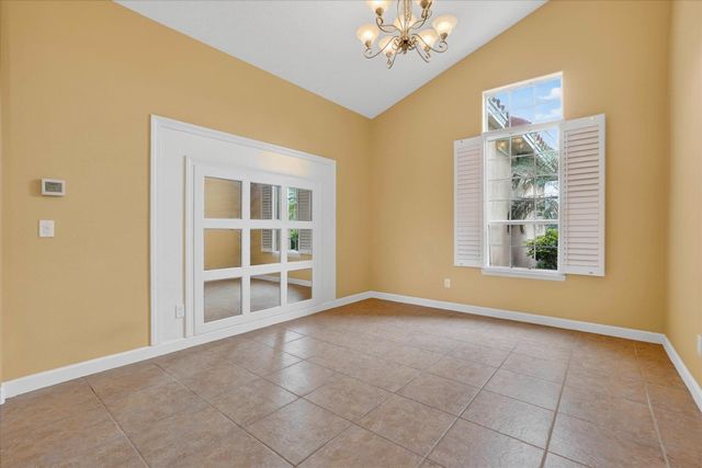 13 New Oak Leaf Dr, Palm Coast, FL 32137