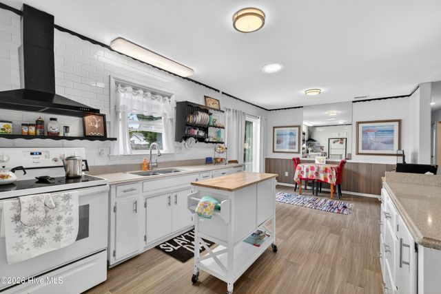 4810 W Lord Byron Road, Wilmington, NC 28405
