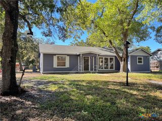 432 Moore Street, Seguin, TX 78155
