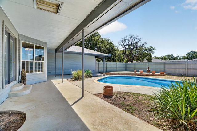 3520 Old Dennis Road, Weatherford, TX 76087