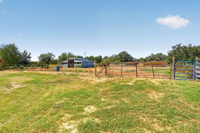 3520 Old Dennis Road, Weatherford, TX 76087