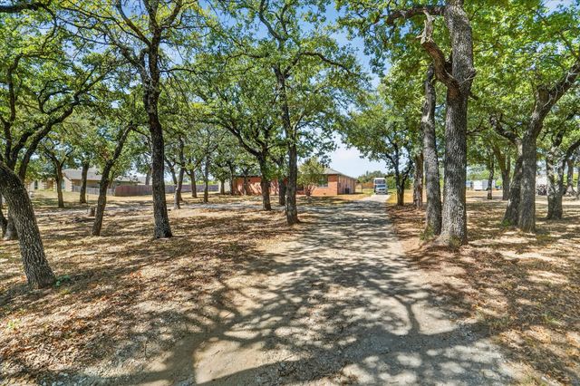 3520 Old Dennis Road, Weatherford, TX 76087