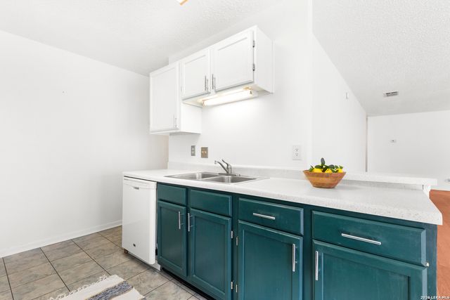 7111 Comanche Ridge Drive, Converse, TX 78109