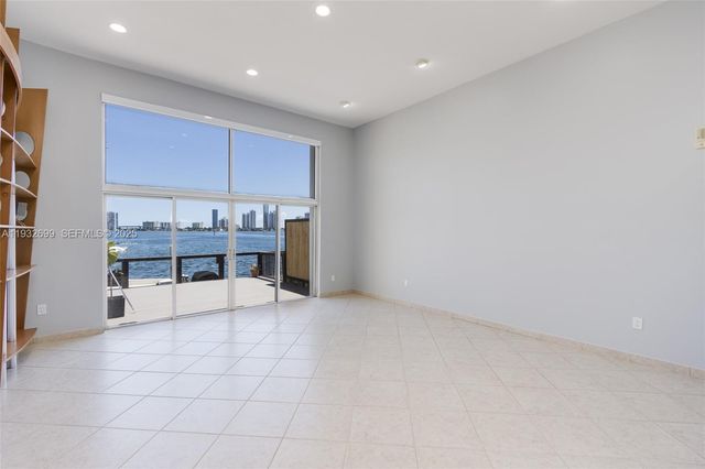 3925 NE 171st St 3925, North Miami Beach, FL 33160