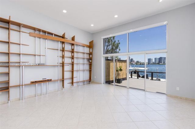 3925 NE 171st St 3925, North Miami Beach, FL 33160