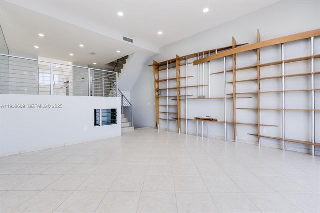 3925 NE 171st St 3925, North Miami Beach, FL 33160