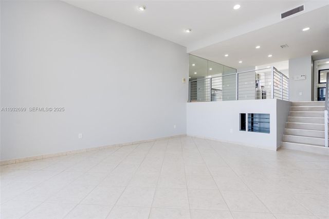 3925 NE 171st St 3925, North Miami Beach, FL 33160