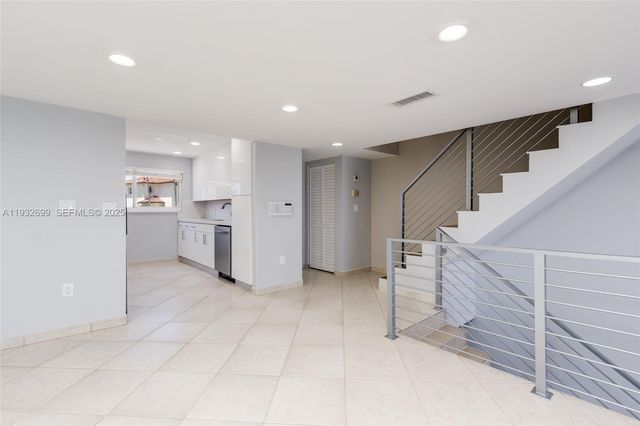 3925 NE 171st St 3925, North Miami Beach, FL 33160