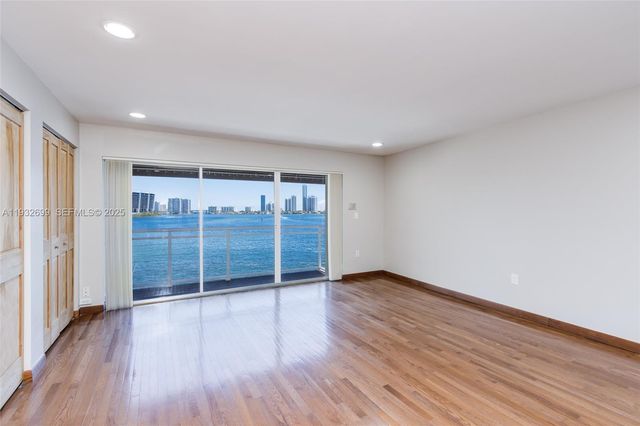 3925 NE 171st St 3925, North Miami Beach, FL 33160