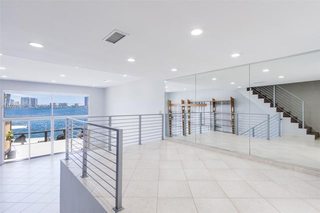 3925 NE 171st St 3925, North Miami Beach, FL 33160