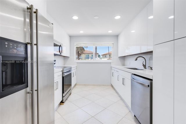 3925 NE 171st St 3925, North Miami Beach, FL 33160