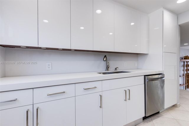 3925 NE 171st St 3925, North Miami Beach, FL 33160