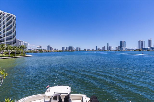 3925 NE 171st St 3925, North Miami Beach, FL 33160