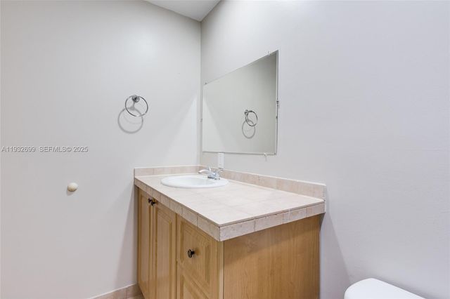 3925 NE 171st St 3925, North Miami Beach, FL 33160