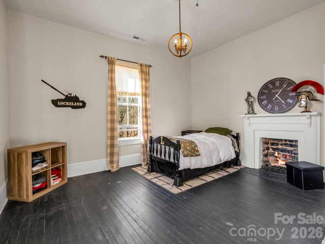 219 Stoney Mountain Road, Hendersonville, NC 28791