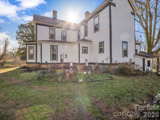 219 Stoney Mountain Road, Hendersonville, NC 28791