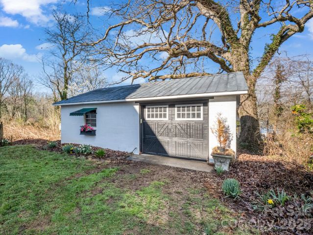 219 Stoney Mountain Road, Hendersonville, NC 28791