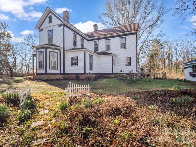 219 Stoney Mountain Road, Hendersonville, NC 28791