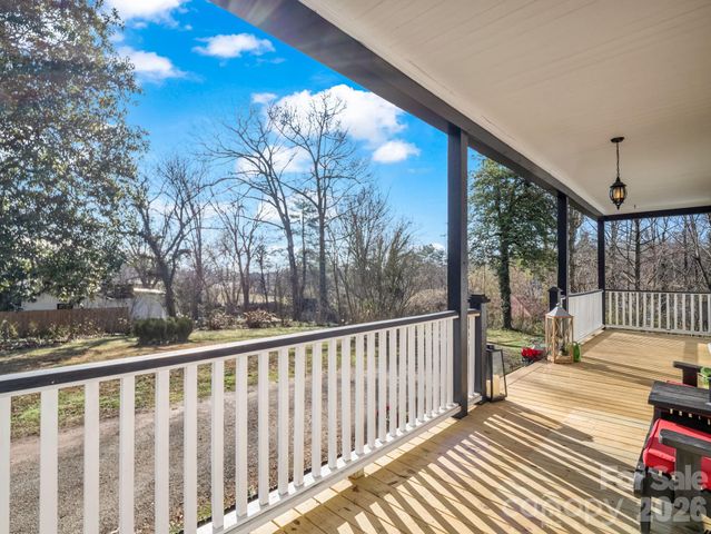 219 Stoney Mountain Road, Hendersonville, NC 28791