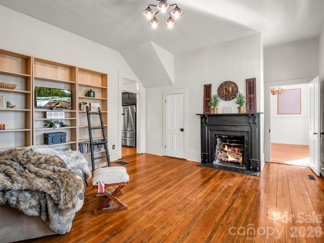 219 Stoney Mountain Road, Hendersonville, NC 28791