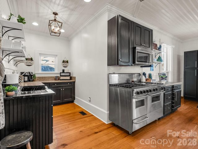 219 Stoney Mountain Road, Hendersonville, NC 28791