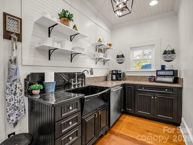 219 Stoney Mountain Road, Hendersonville, NC 28791