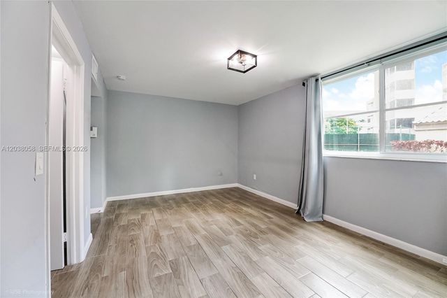 8205 Lake Dr 103, Doral, FL 33166