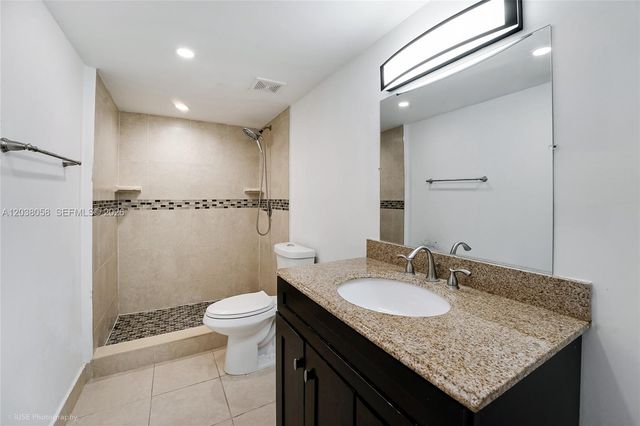 8205 Lake Dr 103, Doral, FL 33166